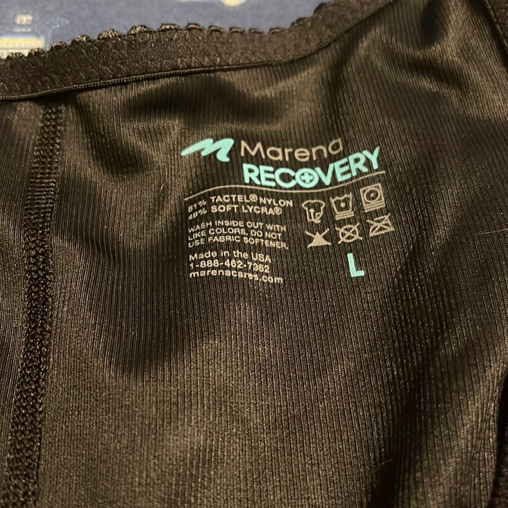 Never worn blk with adjustable straps and supports Your abdominal area and back
